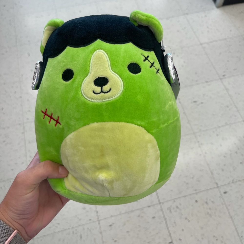 Len 8 inch halloween squishmallow